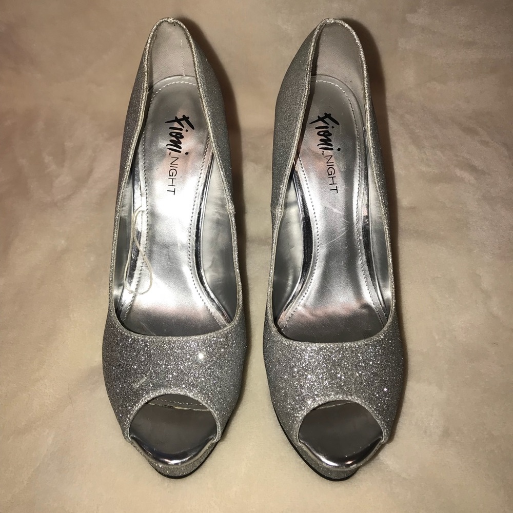 Fiomi Night silver platform heels